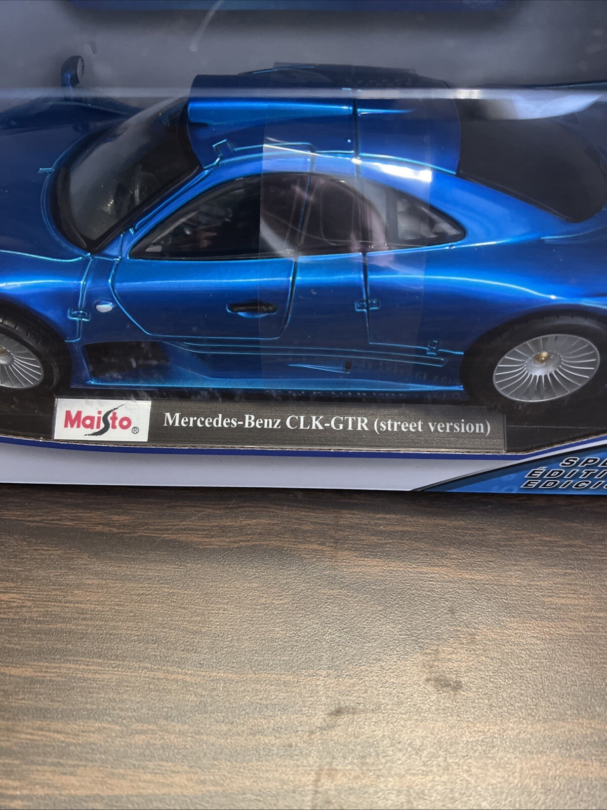 MAISTO 1:18 Scale Mercedes Benz CLK-GTR (Street Version) Diecast Model Car  Blue