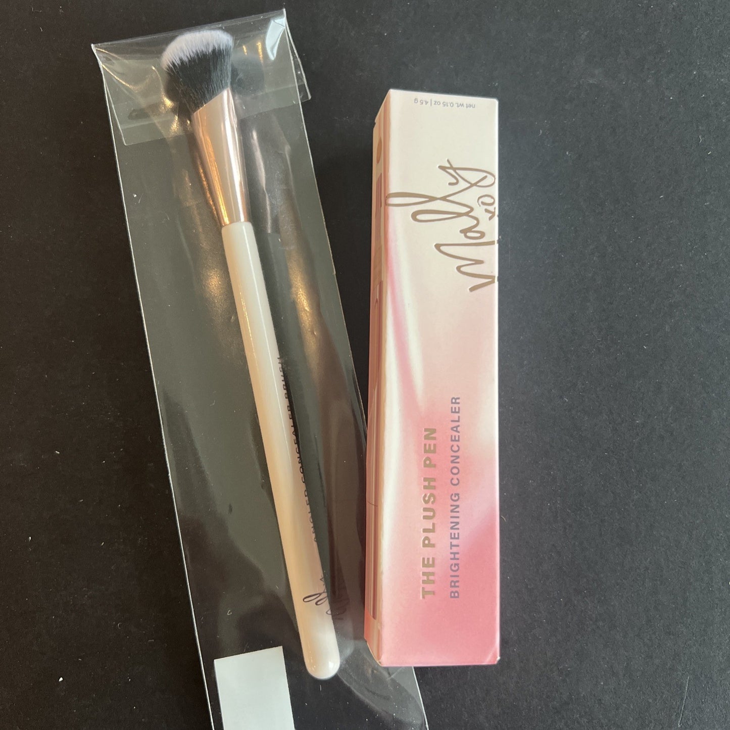 Mally Xo The Plush Pen Brightening Concealer Medium 0.15fl Oz New In Box w/Brush