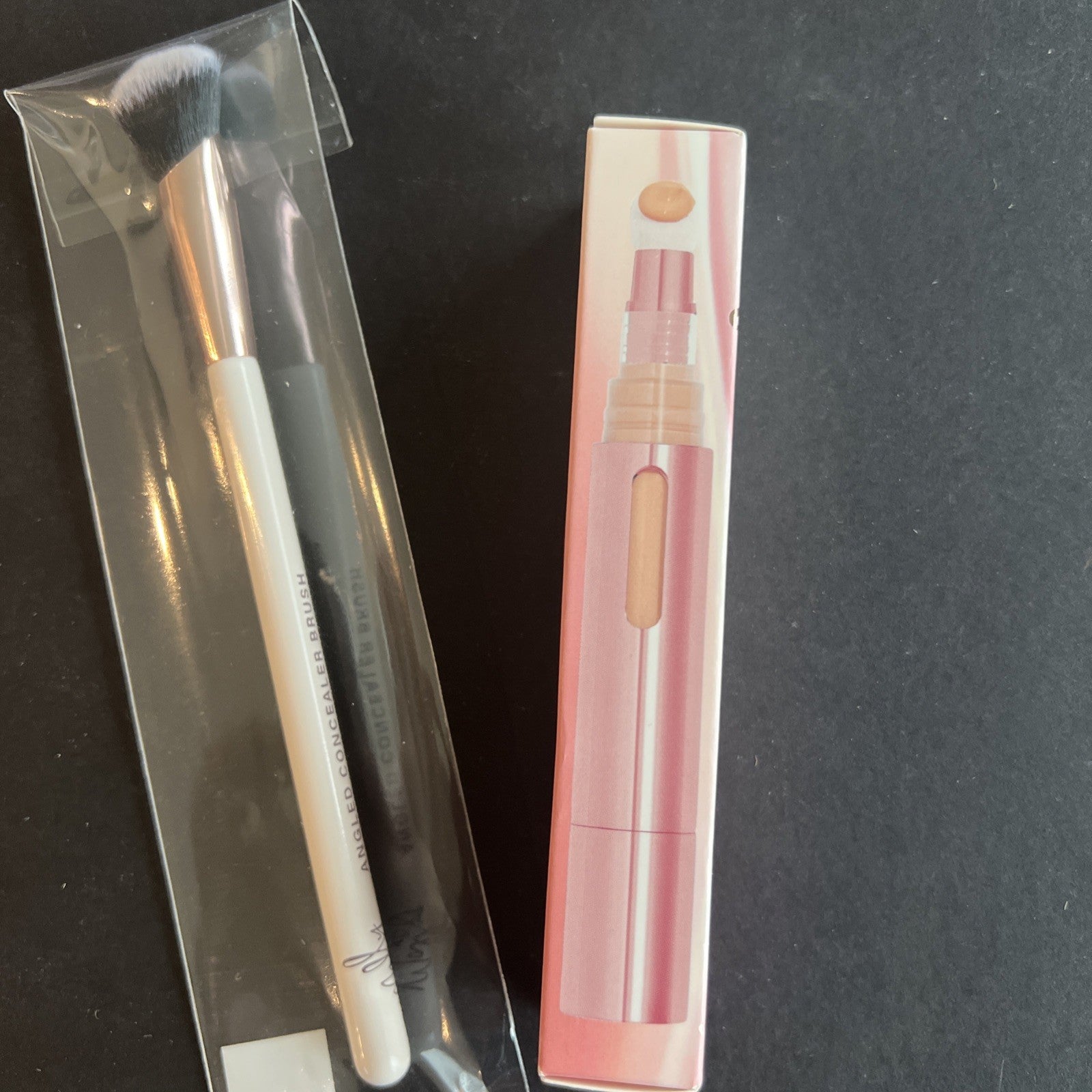 Mally Xo The Plush Pen Brightening Concealer Medium 0.15fl Oz New In Box w/Brush