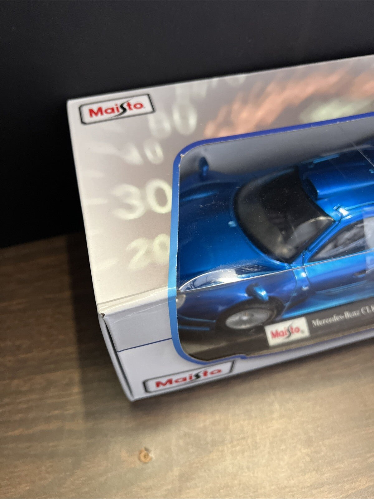 MAISTO 1:18 Scale Mercedes Benz CLK-GTR (Street Version) Diecast Model Car  Blue